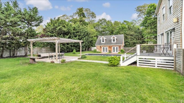 7 Halsey Avenue, East Quogue, NY 11942