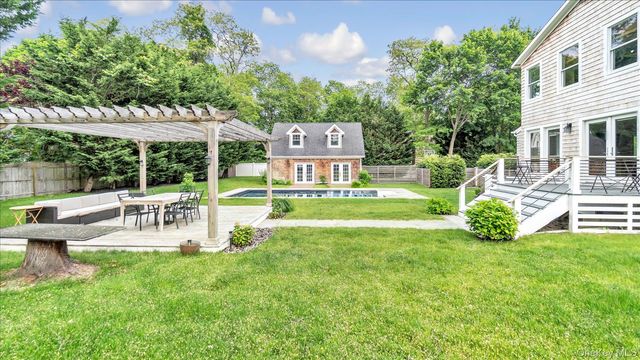 7 Halsey Avenue, East Quogue, NY 11942