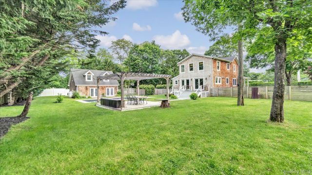 7 Halsey Avenue, East Quogue, NY 11942