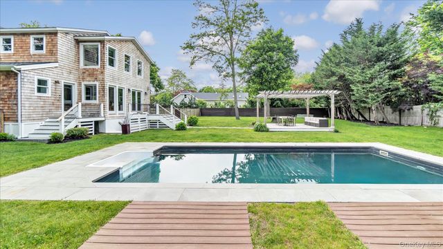 7 Halsey Avenue, East Quogue, NY 11942
