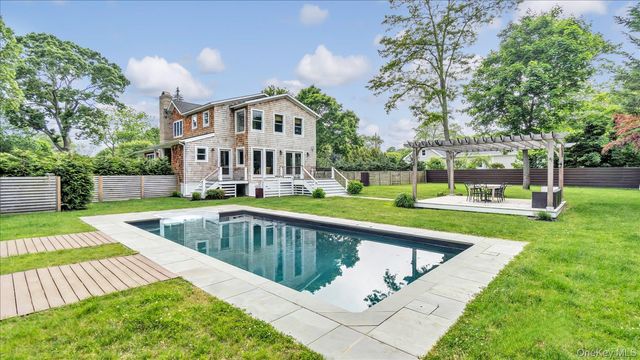 7 Halsey Avenue, East Quogue, NY 11942