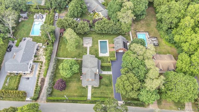 7 Halsey Avenue, East Quogue, NY 11942