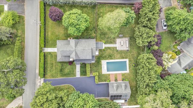 7 Halsey Avenue, East Quogue, NY 11942
