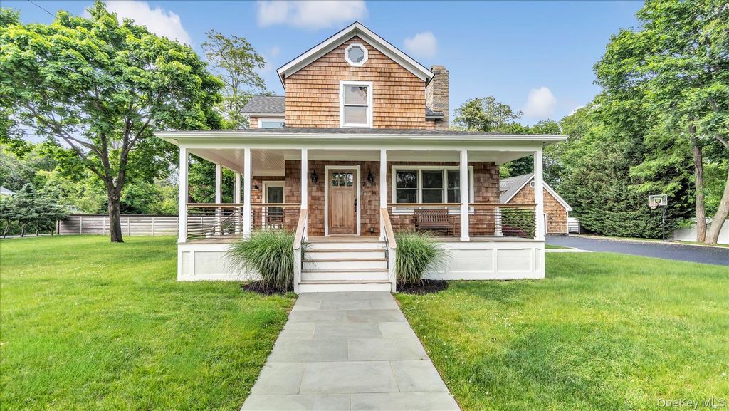 7 Halsey Avenue, East Quogue, NY 11942