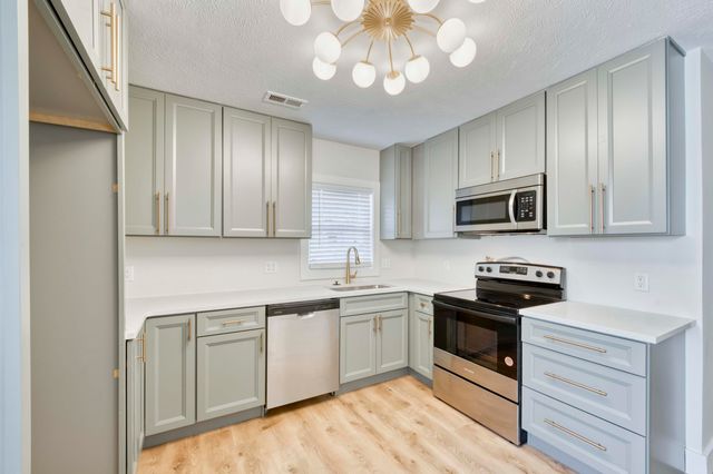 1325 E Portland Street, Springfield, MO 65804