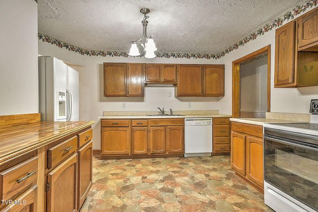 2044 Siam Road, Elizabethton, TN 37643
