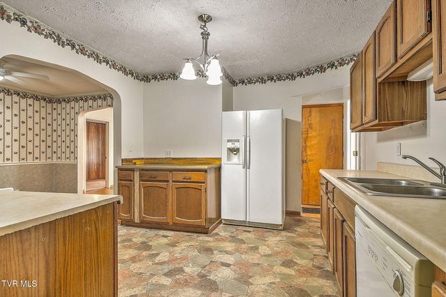 2044 Siam Road, Elizabethton, TN 37643