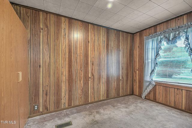2044 Siam Road, Elizabethton, TN 37643