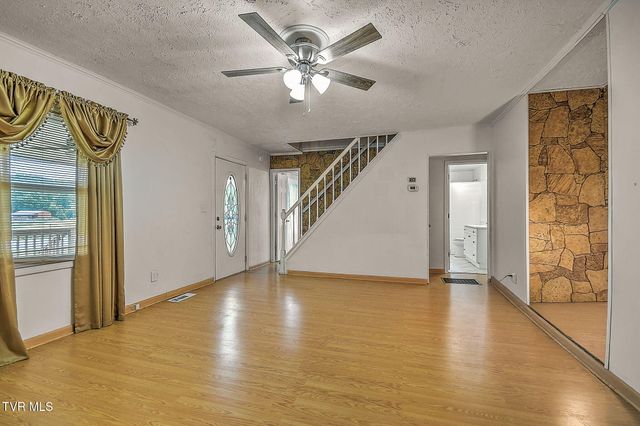 2044 Siam Road, Elizabethton, TN 37643