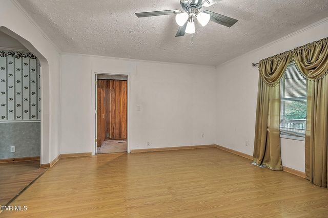 2044 Siam Road, Elizabethton, TN 37643