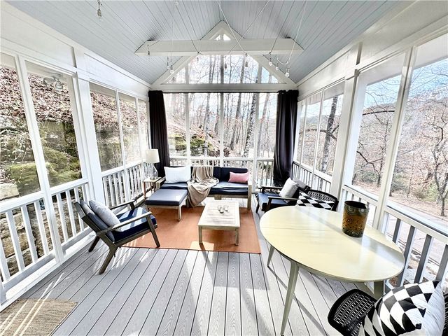 320 Spring Street, Eureka Springs, AR 72632