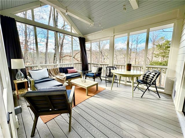 320 Spring Street, Eureka Springs, AR 72632