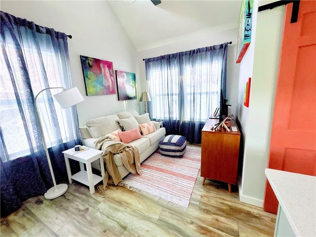 320 Spring Street, Eureka Springs, AR 72632