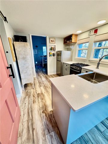 320 Spring Street, Eureka Springs, AR 72632