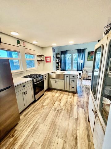 320 Spring Street, Eureka Springs, AR 72632