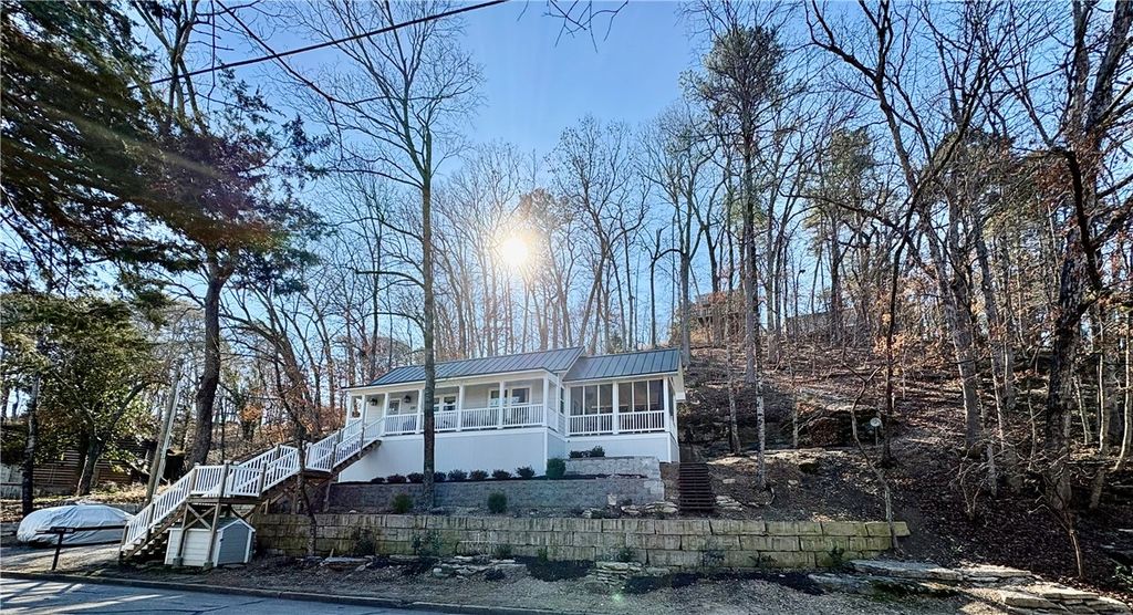 320 Spring Street, Eureka Springs, AR 72632