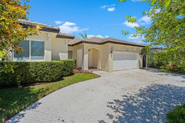 16238 NW 91st Ave, Miami Lakes, FL 33018