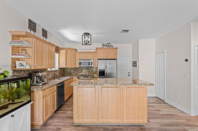 16238 NW 91st Ave, Miami Lakes, FL 33018