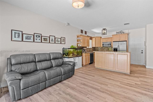 16238 NW 91st Ave, Miami Lakes, FL 33018