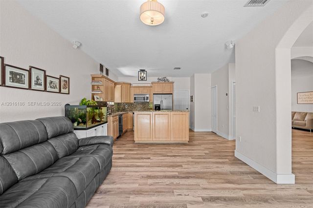 16238 NW 91st Ave, Miami Lakes, FL 33018