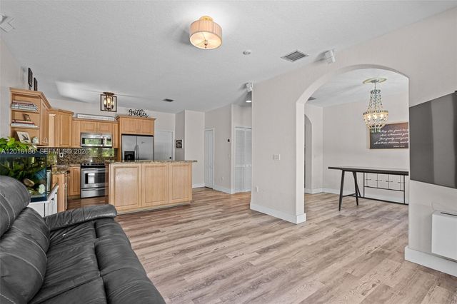 16238 NW 91st Ave, Miami Lakes, FL 33018
