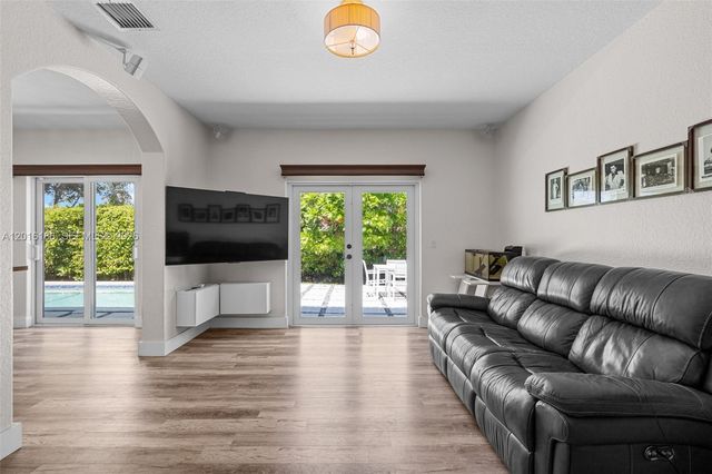 16238 NW 91st Ave, Miami Lakes, FL 33018