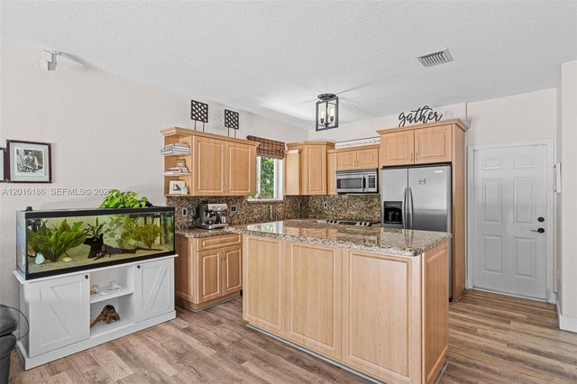 16238 NW 91st Ave, Miami Lakes, FL 33018