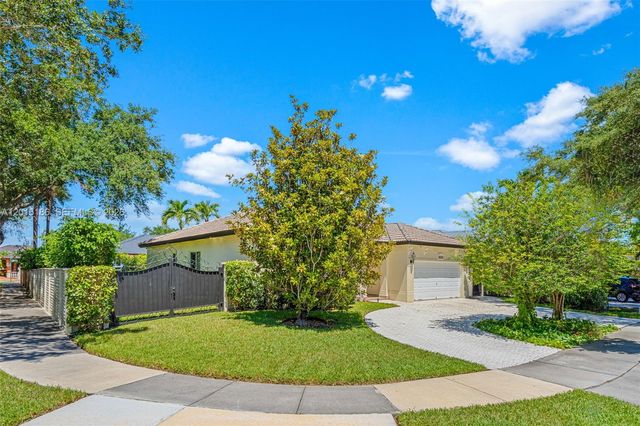 16238 NW 91st Ave, Miami Lakes, FL 33018