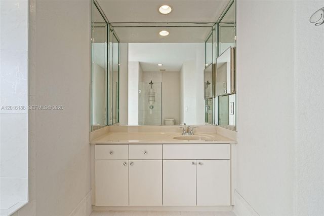 16238 NW 91st Ave, Miami Lakes, FL 33018