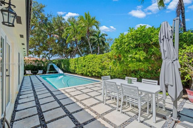 16238 NW 91st Ave, Miami Lakes, FL 33018