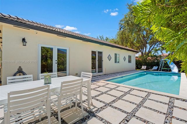 16238 NW 91st Ave, Miami Lakes, FL 33018