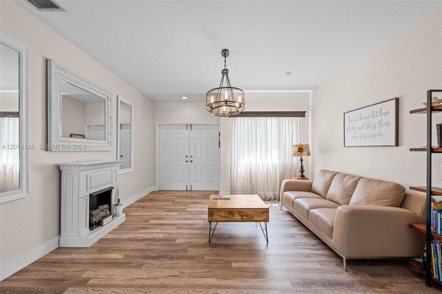 16238 NW 91st Ave, Miami Lakes, FL 33018