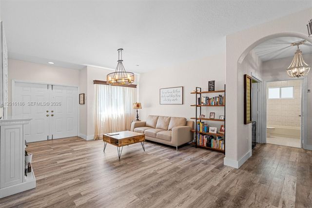 16238 NW 91st Ave, Miami Lakes, FL 33018