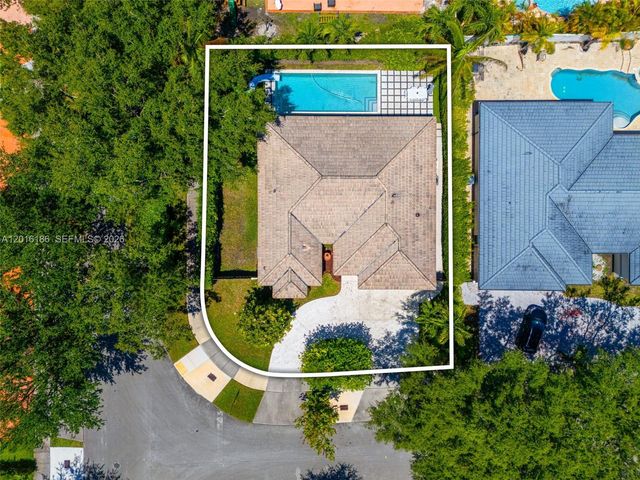 16238 NW 91st Ave, Miami Lakes, FL 33018