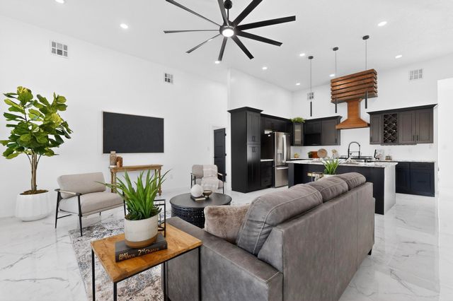 1401 Villa Place SE, Rio Rancho, NM 87124