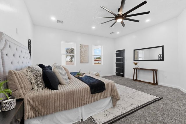 1401 Villa Place SE, Rio Rancho, NM 87124