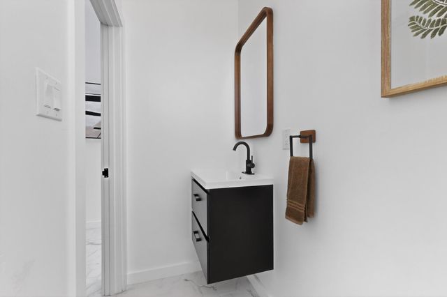 1401 Villa Place SE, Rio Rancho, NM 87124