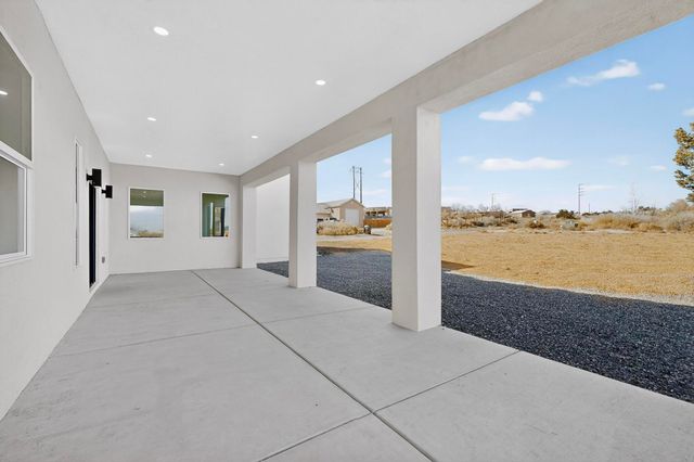 1401 Villa Place SE, Rio Rancho, NM 87124