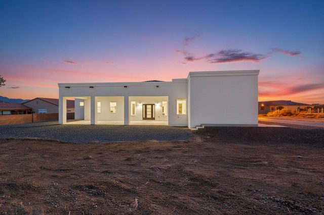 1401 Villa Place SE, Rio Rancho, NM 87124