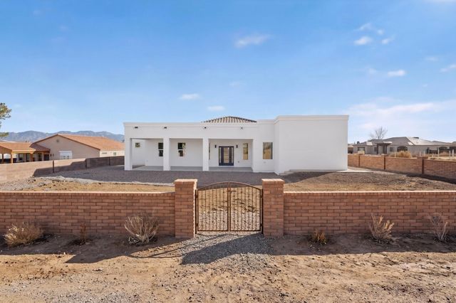 1401 Villa Place SE, Rio Rancho, NM 87124