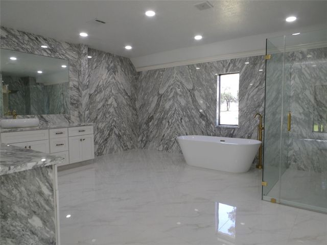 5623 Theall Road, Houston, TX 77066