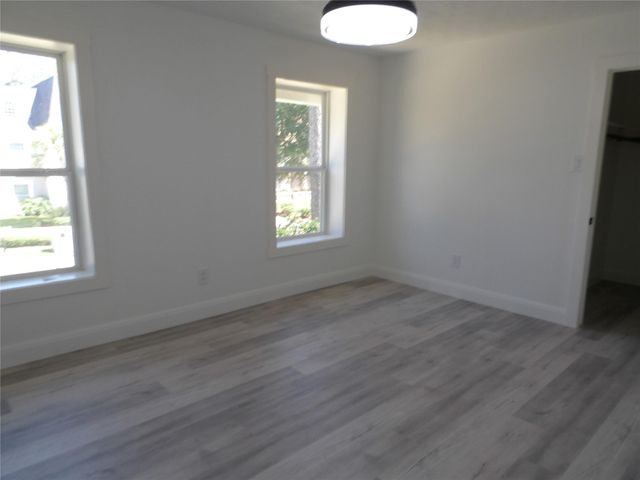 5623 Theall Road, Houston, TX 77066