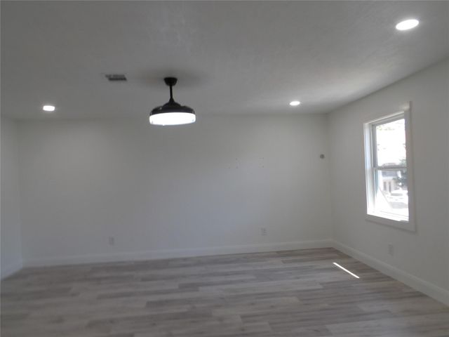 5623 Theall Road, Houston, TX 77066