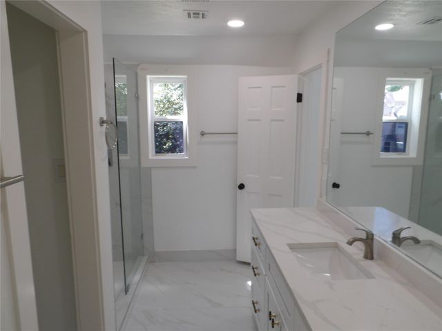 5623 Theall Road, Houston, TX 77066