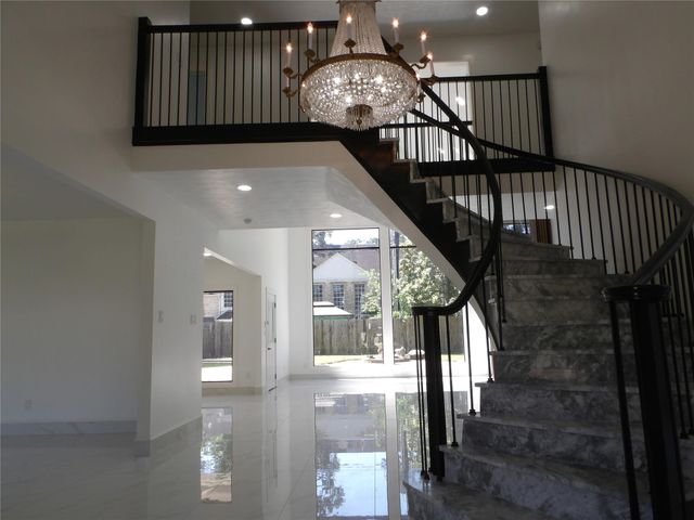 5623 Theall Road, Houston, TX 77066