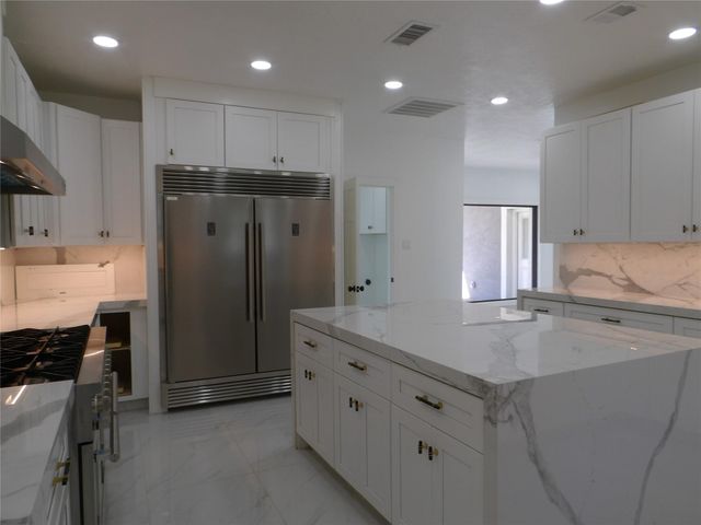 5623 Theall Road, Houston, TX 77066