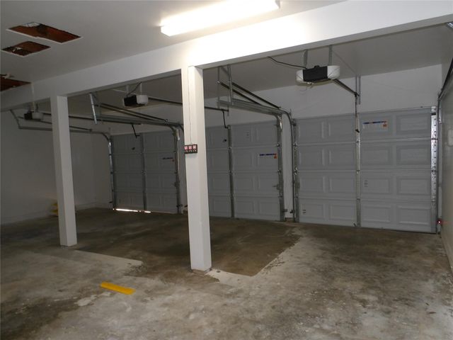5623 Theall Road, Houston, TX 77066