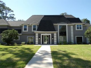 5623 Theall Road, Houston, TX 77066