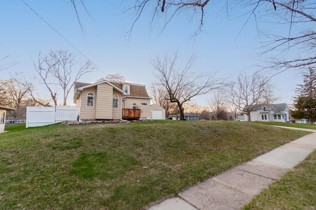 603 Division Street, Cedar Falls, IA 50613