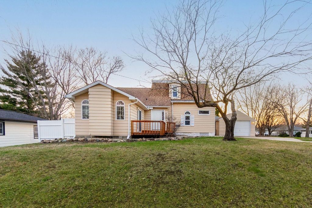 603 Division Street, Cedar Falls, IA 50613